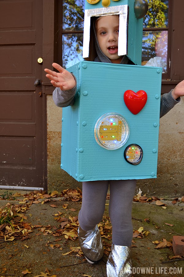 Handmade robot costume: can be too! - Lansdowne
